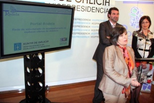 Bouza e -nun segundo plano- Quintana e a secretaria xeral de Igualdade, Carme Ad&aacute;n, este luns na presentaci&oacute;n de 'Rodela'