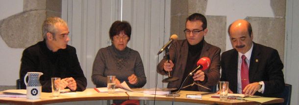 Na conferencia de prensa, Julen Urkiola, Maria Arenys, Carlos Call&oacute;n e Mikel Etxebarria