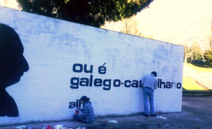 Proceso de realizaci&oacute;n do mural, ao p&eacute; da facultade de filolox&iacute;a