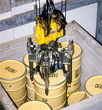 Bid&oacute;ns que conte&ntilde;en residuos nucleares nunha planta terrestre