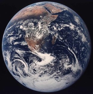 &Aacute;frica &eacute; o continente onde m&aacute;is medrou o uso do m&oacute;bil / NASA