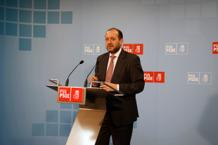 "S&oacute; lles faltou pedir que votasen &aacute; pata coxa", ironizou Varela sobre a lea co PP arredor do voto emigrante