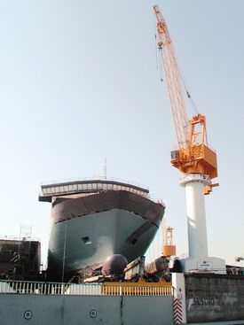 A folga do sector naval en Vigo durou 18 d&iacute;as. Na foto o estaleiro de Barreras