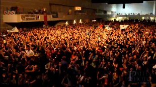 Ambiente do concerto, nun dos v&iacute;deos da actuaci&oacute;n de Lamatumb&aacute;