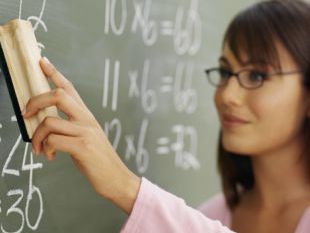 Os sindicatos consideran que a consellar&iacute;a quere limitar a liberdade de expresi&oacute;n do profesorado