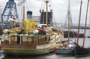 O 'Hidria II'. o barco m&aacute;is grande da delegaci&oacute;n galega
