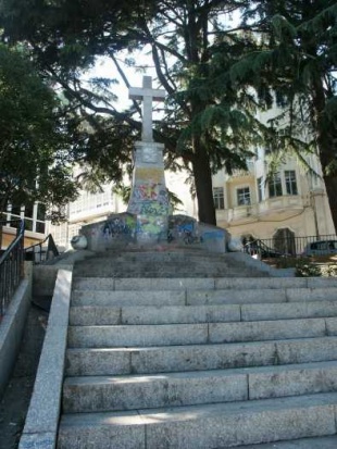 Cruz dos Ca&iacute;dos, na Praza de Amboaxe de Ferrol / Foto: Cambridge Journals