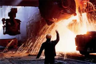 O sector sider&uacute;rxico ingl&eacute;s acordou reducir os seus salarios un 10%