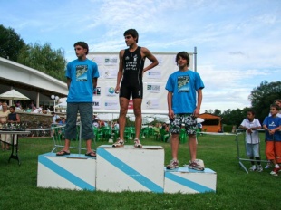 &Oacute;scar Vicente, no alto do podio no Triatl&oacute;n do Mi&ntilde;o