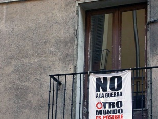 Non &aacute; guerra nun balc&oacute;n. Outro mundo &eacute; pos&iacute;bel / Flickr: tunelko