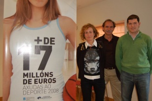 Marta Souto con Ram&oacute;n Brigos (subdirector xeral para o Deporte), e Javier Rico (xerente Fundaci&oacute;n Deporte Galego)