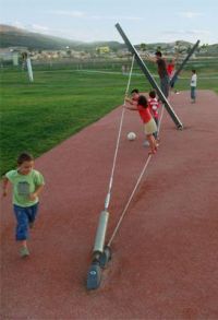 Uns meni&ntilde;os xogando con Prometeo