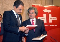 O ministro de Cultura, C&eacute;sar Antonio Molina con Zapatero