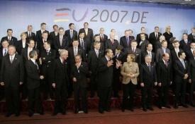 Foto de familia dos 27 l&iacute;deres europeos, este xoves en Bruxelas