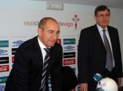 Antonio L&oacute;pez, cando era presentado como novo adestrador do Celta