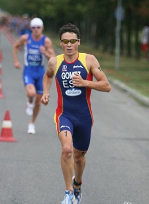 O triatleta ferrol&aacute;n est&aacute;, at&eacute; o de agora, encabezando a lista dos mellores do mundo
