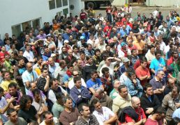 En asemblea en Barreras, despois dos altercados coa polic&iacute;a / Imaxe: Z&eacute;lia Garcia