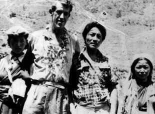 Hillary co sherpa Tenzing e d&uacute;as sobri&ntilde;as deste
