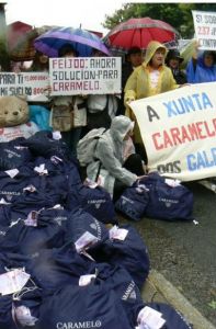 Mobilizaci&oacute;n das traballadoras de Caramelo, ante o Parlamento, a pasada semana / Imaxe: CIG