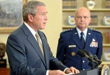 O director da CIA, Michael Hayden, xunto co presidente sa&iacute;nte dos EUA, George Bush