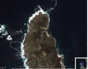 Unha imaxe de sat&eacute;lite de Punta Couso, onde se poden apreciar os tellados dos chal&eacute;s / Fonte: Google Maps