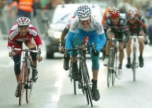 David Garc&iacute;a durante a disputa da vitoria final, en Logro&ntilde;o