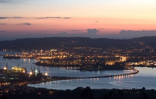 Ferrol &aacute; noite. A cidade asistir&aacute; &aacute; estrea da irmandi&ntilde;a do futsal / Flickr: xaimex