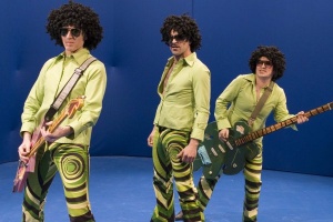 Os Magical Brothers, no seu v&iacute;deo musical