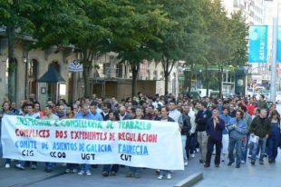 Os traballadores de Faurecia, manifest&aacute;ndose contra o Expediente de Regulaci&oacute;n de Emprego / Imaxe: CIG