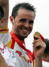 S&aacute;nchez coa medalla de ouro no podio ol&iacute;mpico