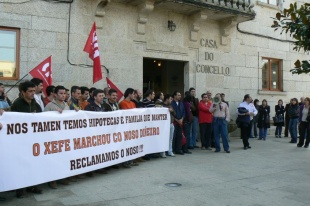 Ao terminar a manifestaci&oacute;n, diante da Casa do Concello / Imaxes: CIG