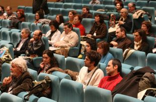 O p&uacute;blico tivo que desprazarse &aacute; Sala Mozart por non entrar na Sala Circular do Auditorio