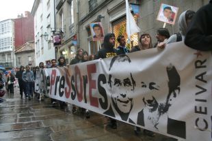 A cadea humana percorreu a zona vella compostel&aacute;