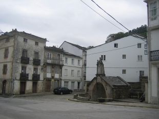 A Fonte Vella, un dos moitos monumentos de Mondo&ntilde;edo / Flickr: indocopleustes