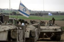 Tanques israel&iacute;s, a car&oacute;n da Faixa de Gaza