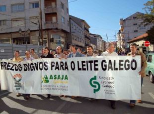 Os representantes dos tres sindicatos esta segunda feira en Lal&iacute;n / Imaxe: Uni&oacute;ns Agrarias