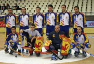 Foto de familia da selecci&oacute;n catal&aacute; de h&oacute;quei sobre pat&iacute;ns