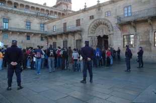 Outro momento, fronte &aacute; sede do reitorado, no Pazo de San Xerome
