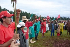 Unha protesta de Via Campesina e os Sem Terra contra os biocombust&iacute;beis