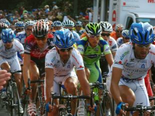 Na &uacute;ltima etapa da 'Vuelta', sab&eacute;ndose cuarto, con Veloso ao car&oacute;n