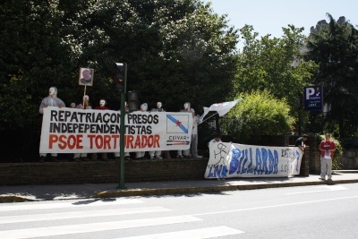 Pancarta de acompa&ntilde;ou a manifestaci&oacute;n