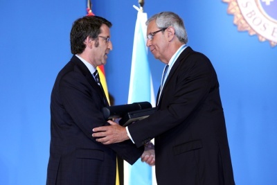 Feijoo entrega a Medalla de Galiza a P&eacute;rez Touri&ntilde;o