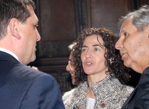 O alcalde de Fisterra, Xos&eacute; Manuel Traba, xunto coa conselleira e o director de conservaci&oacute;n de Patrimonio Espa&ntilde;ol