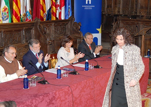 &Aacute;nxela Bugallo, logo de recoller o premio para Cabo Fisterra
