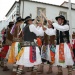 Danza masculi&ntilde;a a base de paus perfectamente sincronizados