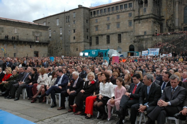 Na Praza do Obradoiro xunt&aacute;ronse milleiros de simpatizantes do Partido Popular