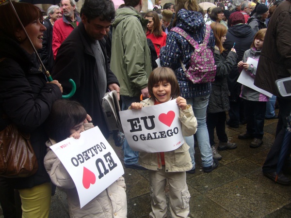 Manifestaci&oacute;n polo dereito a vivirmos en galego
